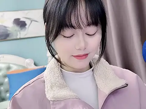 Snapshot of sarah111 chatting on 12/17/25, 03:01 sarah111 online show from 12/17/25, 03:01