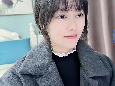 Snapshot of sarah111 chatting on 12/18/25, 04:07 sarah111 online show from 12/18/25, 04:07