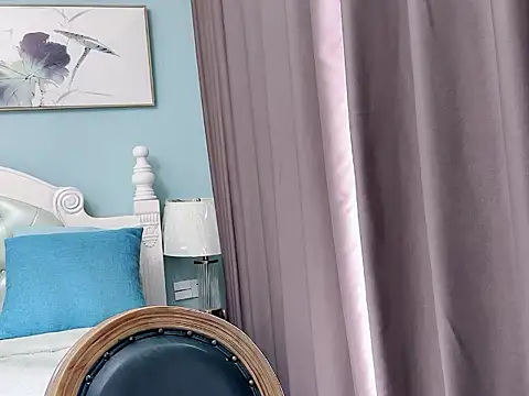 Snapshot of sarah111 chatting on 12/19/25, 03:13 sarah111 online show from 12/19/25, 03:13