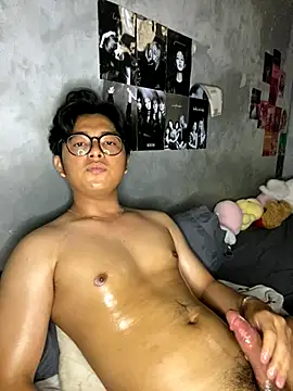 Snapshot of Freshzchouxx chatting on 10/29/25, 04:59 Freshzchouxx online show from 10/29/25, 04:59