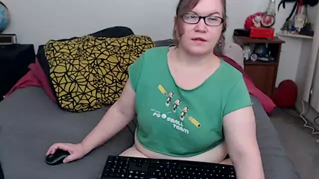 Snapshot of AnniDiMoni chatting on 12/14/25, 08:24 AnniDiMoni online show from 12/14/25, 08:24