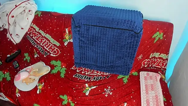 Snapshot of snow_doll chatting on 12/18/25, 11:11 snow doll online show from 12/18/25, 11:11