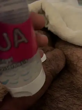 Snapshot of boran72 chatting on 12/15/25, 06:12 boran72 online show from 12/15/25, 06:12