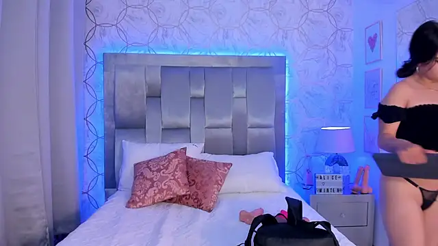 AlliceWinter online show from 10/22/25, 11:43