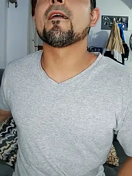 Bradd 32 online show from 11/30/25, 05:33