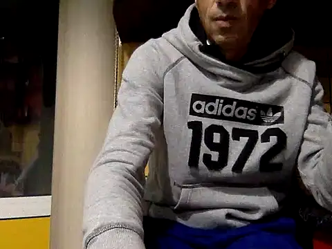 adiluci1 online show from 10/12/25, 01:48