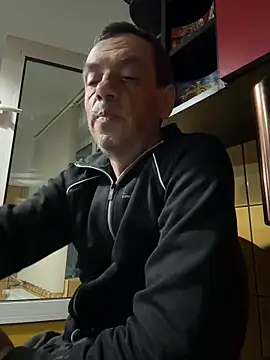 adiluci1 online show from 04/05/26, 02:20