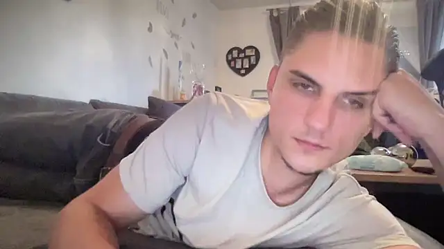 Snapshot of Sweetbooy90 chatting on 09/30/25, 07:46 Sweetbooy90 online show from 09/30/25, 07:46