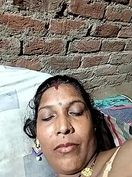 Snapshot of Savita992 chatting on 09/18/25, 06:32 Savita992 online show from 09/18/25, 06:32