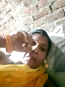 Snapshot of Savita992 chatting on 09/20/25, 04:52 Savita992 online show from 09/20/25, 04:52