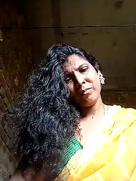 Snapshot of Savita992 chatting on 09/25/25, 07:01 Savita992 online show from 09/25/25, 07:01