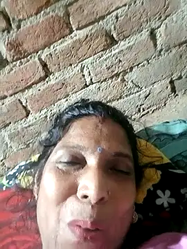 Snapshot of Savita992 chatting on 09/26/25, 10:47 Savita992 online show from 09/26/25, 10:47