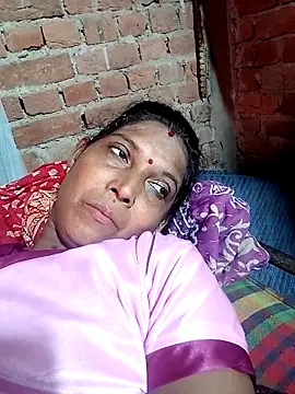 Snapshot of Savita992 chatting on 10/08/25, 04:32 Savita992 online show from 10/08/25, 04:32