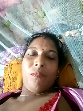 Snapshot of Savita992 chatting on 10/14/25, 12:00 Savita992 online show from 10/14/25, 12:00