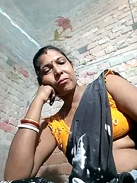 Snapshot of Savita992 chatting on 10/14/25, 05:14 Savita992 online show from 10/14/25, 05:14