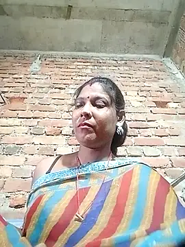 Snapshot of Savita992 chatting on 10/16/25, 07:42 Savita992 online show from 10/16/25, 07:42