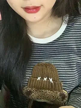 Linhtruong  online show from 12/15/25, 03:55