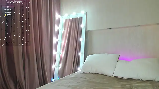 Adelina Bliss online show from 04/02/26, 09:18