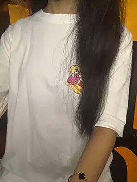 Snapshot of Nhinhi18 chatting on 09/22/25, 03:47 Nhinhi18 online show from 09/22/25, 03:47