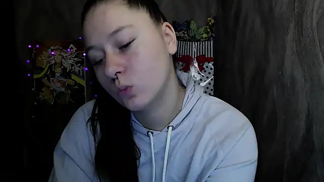 Snapshot of Linda_S_ chatting on 11/11/25, 04:18 Linda S online show from 11/11/25, 04:18