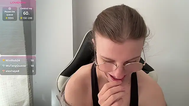 BustyKellyXXX online show from 04/16/26, 08:04