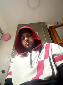 Snapshot of Frank0021 chatting on 09/18/25, 09:44 Frank0021 online show from 09/18/25, 09:44