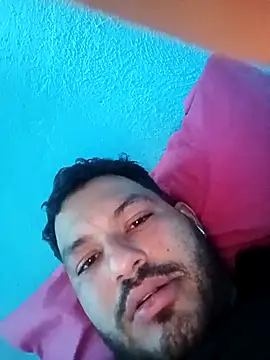 Snapshot of Frank0021 chatting on 11/26/25, 02:01 Frank0021 online show from 11/26/25, 02:01