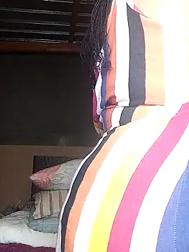 Snapshot of Moretl chatting on 10/29/25, 06:20 Moretl online show from 10/29/25, 06:20