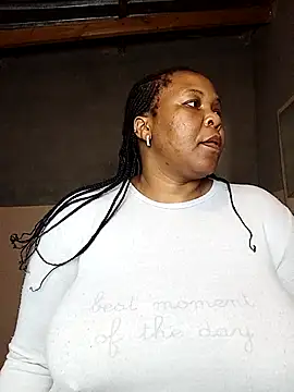 Snapshot of Moretl chatting on 10/30/25, 10:32 Moretl online show from 10/30/25, 10:32