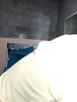 Snapshot of Moretl chatting on 11/22/25, 08:19 Moretl online show from 11/22/25, 08:19