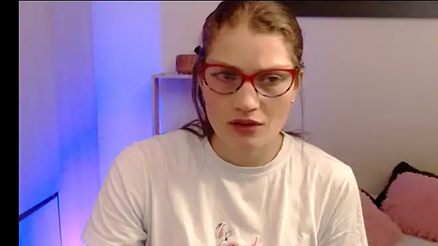 Snapshot of Camila-ventura chatting on 06/15/26, 01:02 Camila-ventura online show from 06/15/26, 01:02