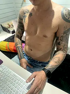 Snapshot of AnimistEquity chatting on 10/30/25, 01:34 AnimistEquity online show from 10/30/25, 01:34