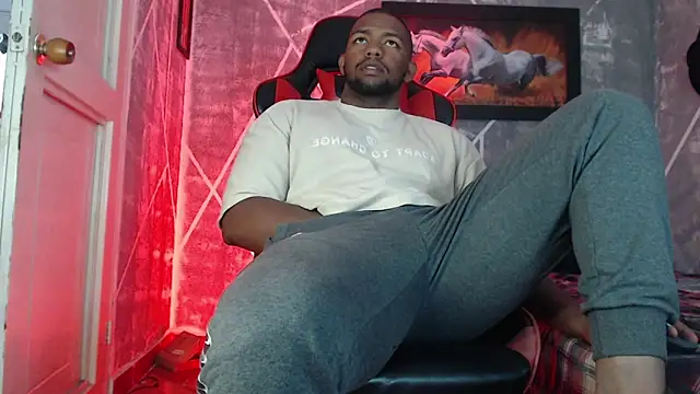 Snapshot of big_blackmen19 chatting on 10/28/25, 05:04 big blackmen19 online show from 10/28/25, 05:04