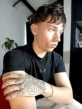 Snapshot of Logan_sixxer chatting on 09/13/25, 05:24 Logan sixxer online show from 09/13/25, 05:24