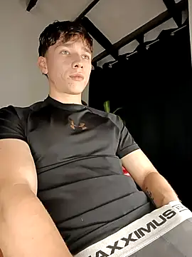 Snapshot of Logan_sixxer chatting on 09/17/25, 10:55 Logan sixxer online show from 09/17/25, 10:55