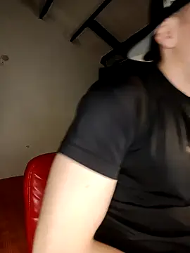 Snapshot of Logan_sixxer chatting on 09/28/25, 03:23 Logan sixxer online show from 09/28/25, 03:23