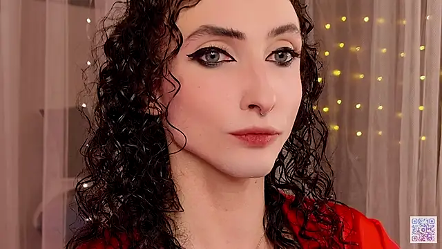 Snapshot of Queen_of_tease chatting on 10/11/25, 05:11 Queen of tease online show from 10/11/25, 05:11