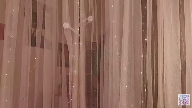 Snapshot of Queen_of_tease chatting on 11/09/25, 09:02 Queen of tease online show from 11/09/25, 09:02