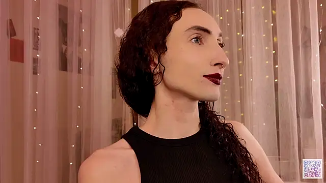 Snapshot of Queen_of_tease chatting on 11/18/25, 09:08 Queen of tease online show from 11/18/25, 09:08