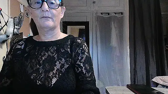 Snapshot of Mistress-Ivy51 chatting on 10/21/25, 06:36 Mistress-Ivy51 online show from 10/21/25, 06:36