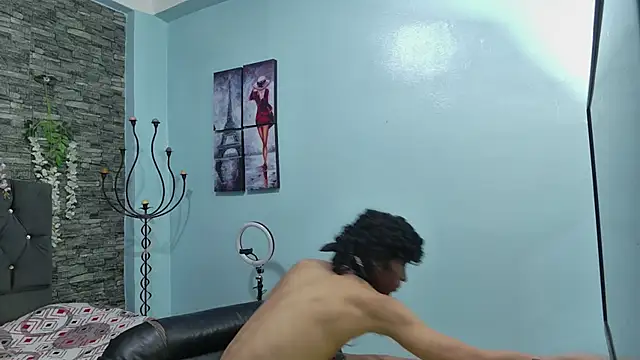 Snapshot of Alex_and_Rose__ chatting on 09/15/25, 01:22 Alex and Rose online show from 09/15/25, 01:22