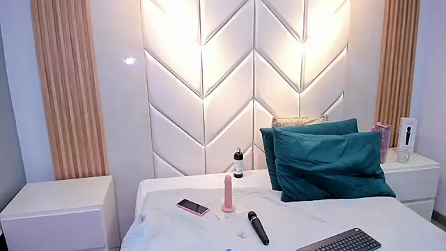 Snapshot of BarbieMonet chatting on 10/28/25, 12:36 BarbieMonet online show from 10/28/25, 12:36