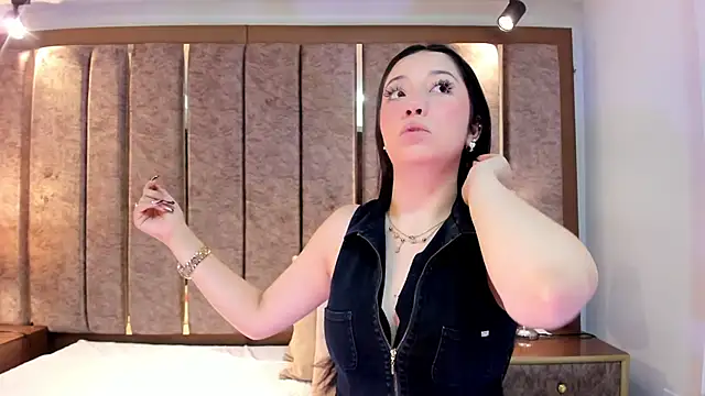 Snapshot of BarbieMonet chatting on 11/08/25, 07:45 BarbieMonet online show from 11/08/25, 07:45