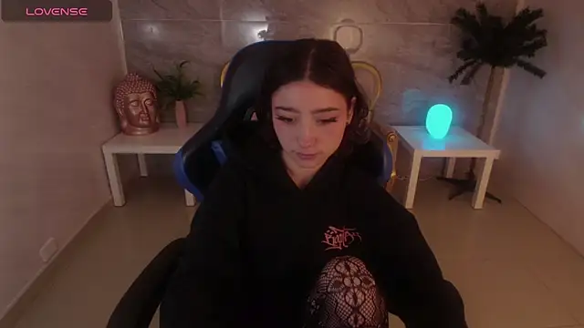 venuss09 s online show from 09/19/25, 01:34