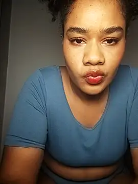 Snapshot of Maaaar_ chatting on 10/23/25, 02:05 Maaaar online show from 10/23/25, 02:05