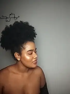 Snapshot of Maaaar_ chatting on 11/23/25, 11:15 Maaaar online show from 11/23/25, 11:15