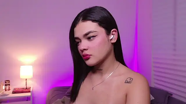 Snapshot of DulceDuarte chatting on 02/18/26, 10:17 DulceDuarte online show from 02/18/26, 10:17