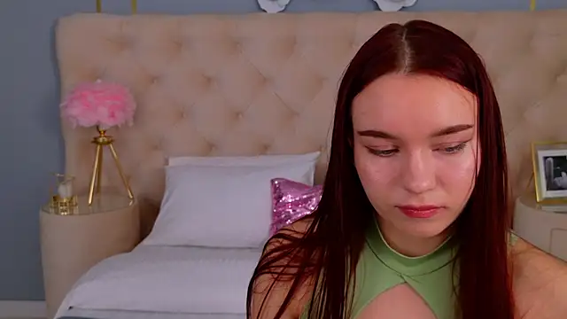 NoraHaynes online show from 10/03/25, 03:03