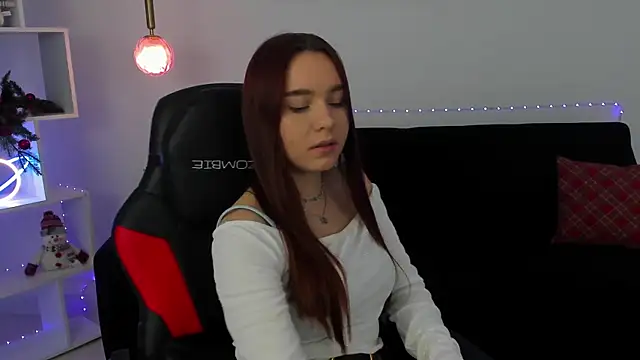 NoraHaynes online show from 12/22/25, 03:03