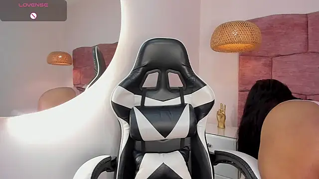 dani velvet online show from 10/30/25, 04:03